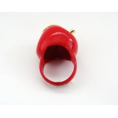 Anel com formato de maçã vermelha